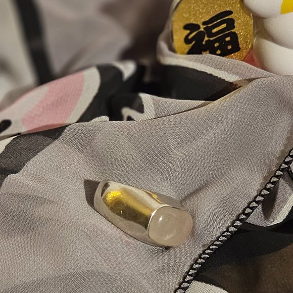 Oblong Silver Quartz Ring - Picture 2 of 8